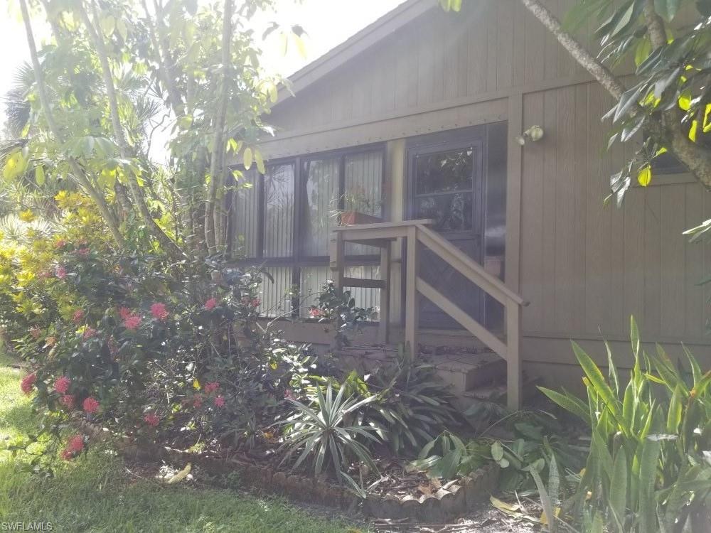 3/2 Located in Island Park Village. Gated community with tropical landscaping throughout. Community pool. Clubhouse has a card room and work-out facility. Tennis court. Pickleball court. Shuffleboard. Centrally located right off 41. Less than ten minutes to Gulf Coast Town Center and the airport.