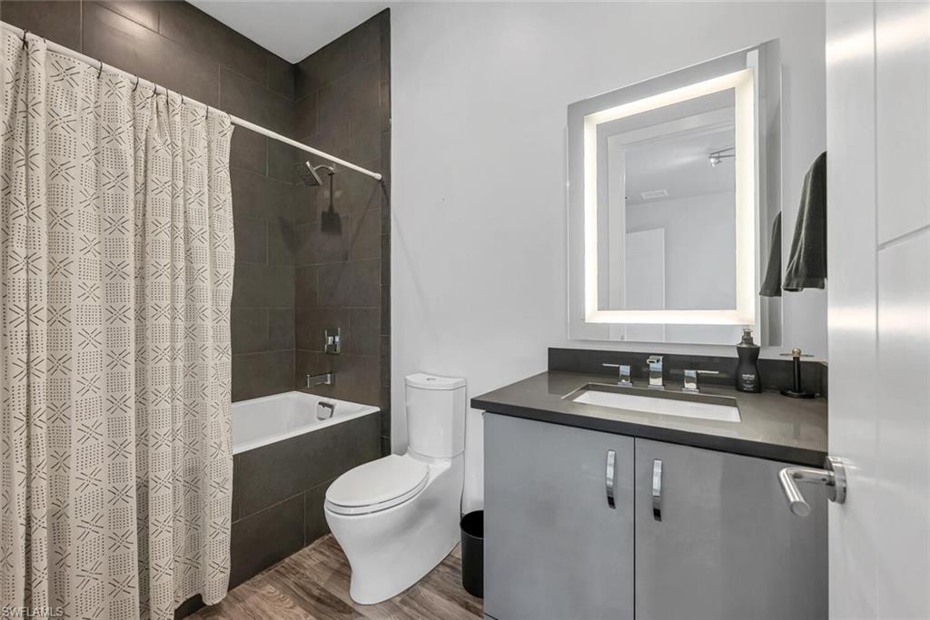 ROYAL HARBOR - Residential