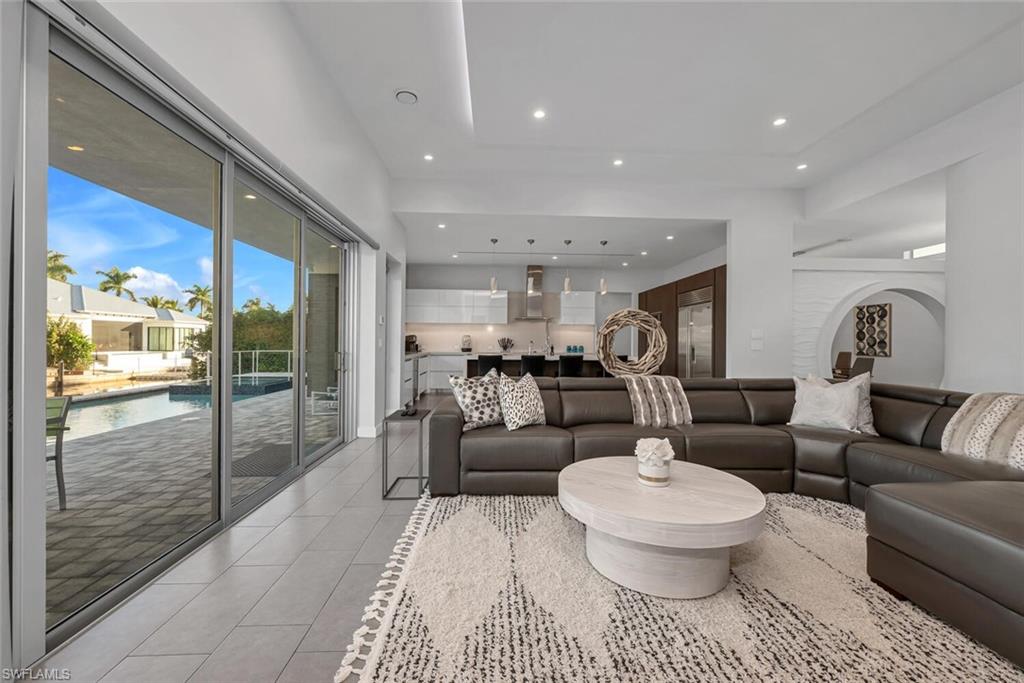 ROYAL HARBOR - Residential