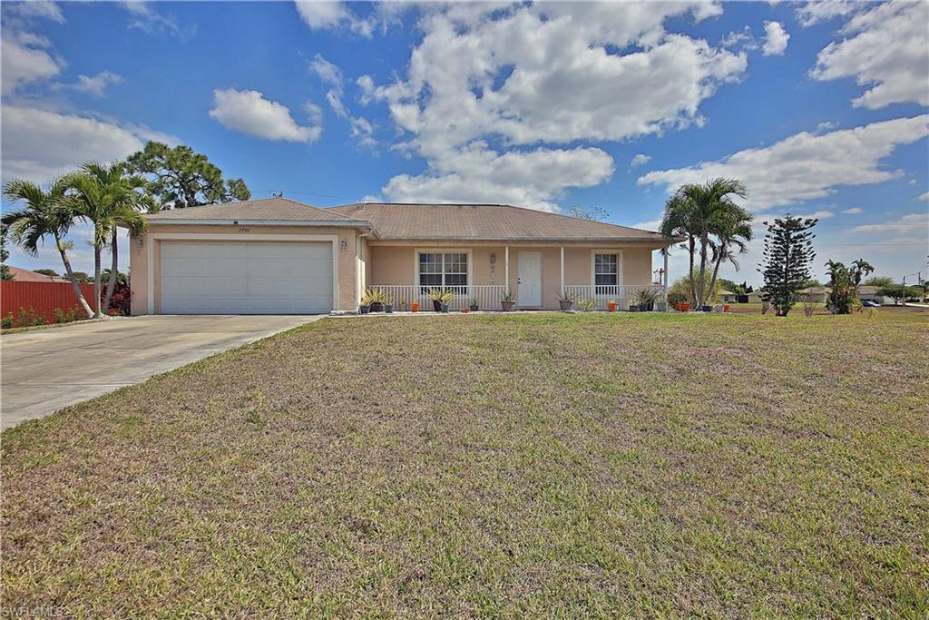 Immaculate 3 bedroom 2 bath 2 car garage home on a corner lot.  This property built in 2004 boasts over 1400sf of living area, great room floor plan, large kitchen with newer appliances and island open to the large living area, high ceilings, spacious bedrooms, loads of outdoor living space on the screened lanai, huge fenced backyard and so much more.  In an area of newer homes close to restaurants, shopping and schools.