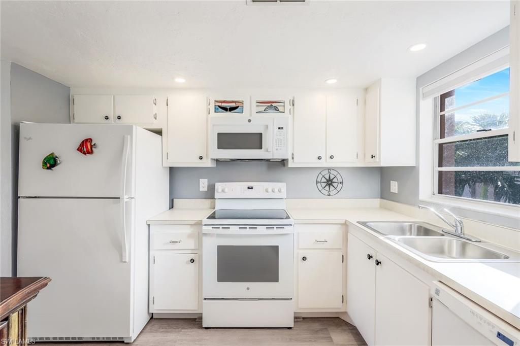 DAVIS WOODS CONDOMINIUM - Residential