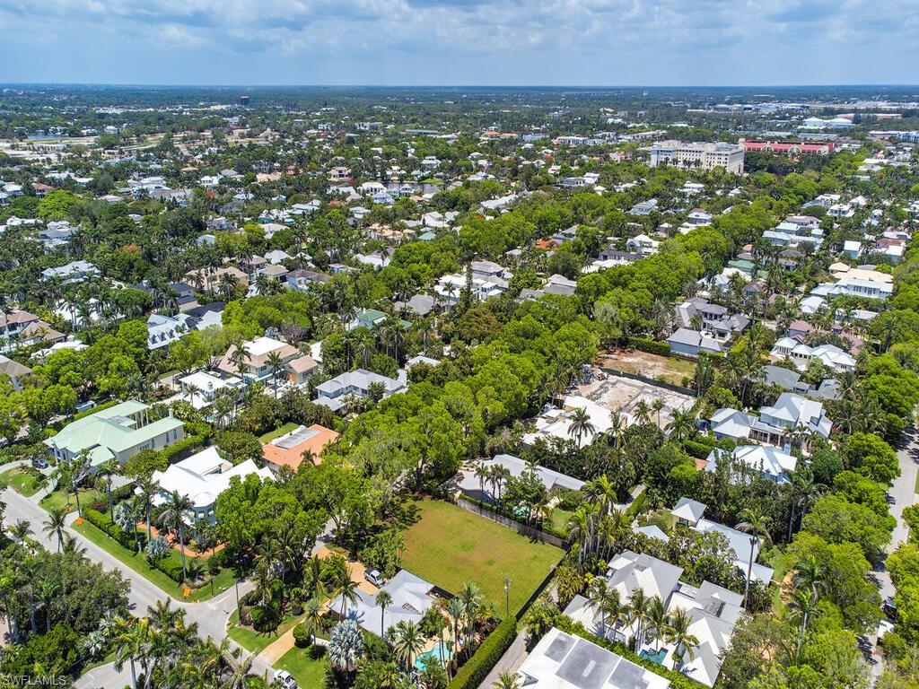 OLDE NAPLES - Land