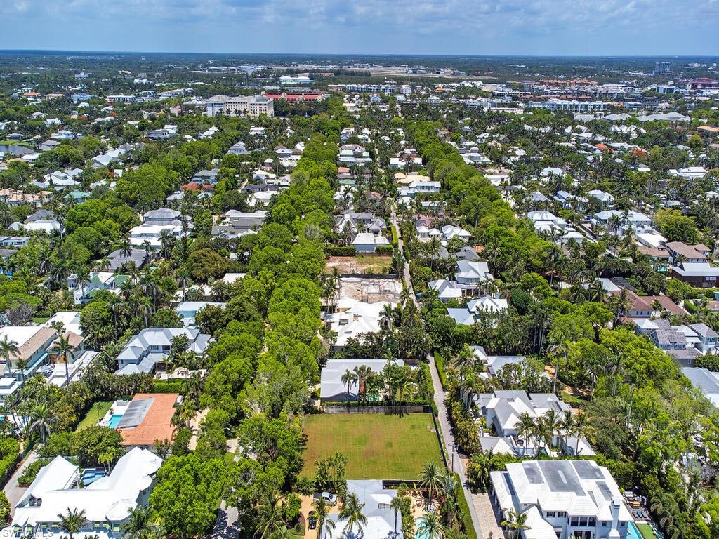 OLDE NAPLES - Land