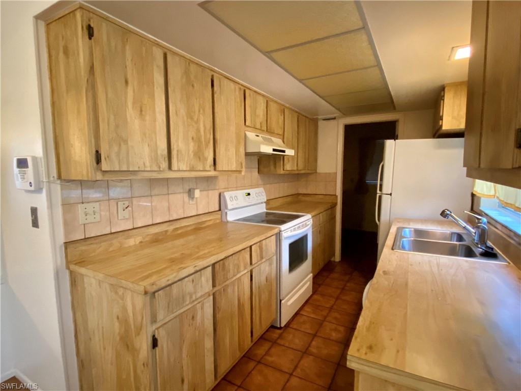 FOXMOOR PINES - Residential