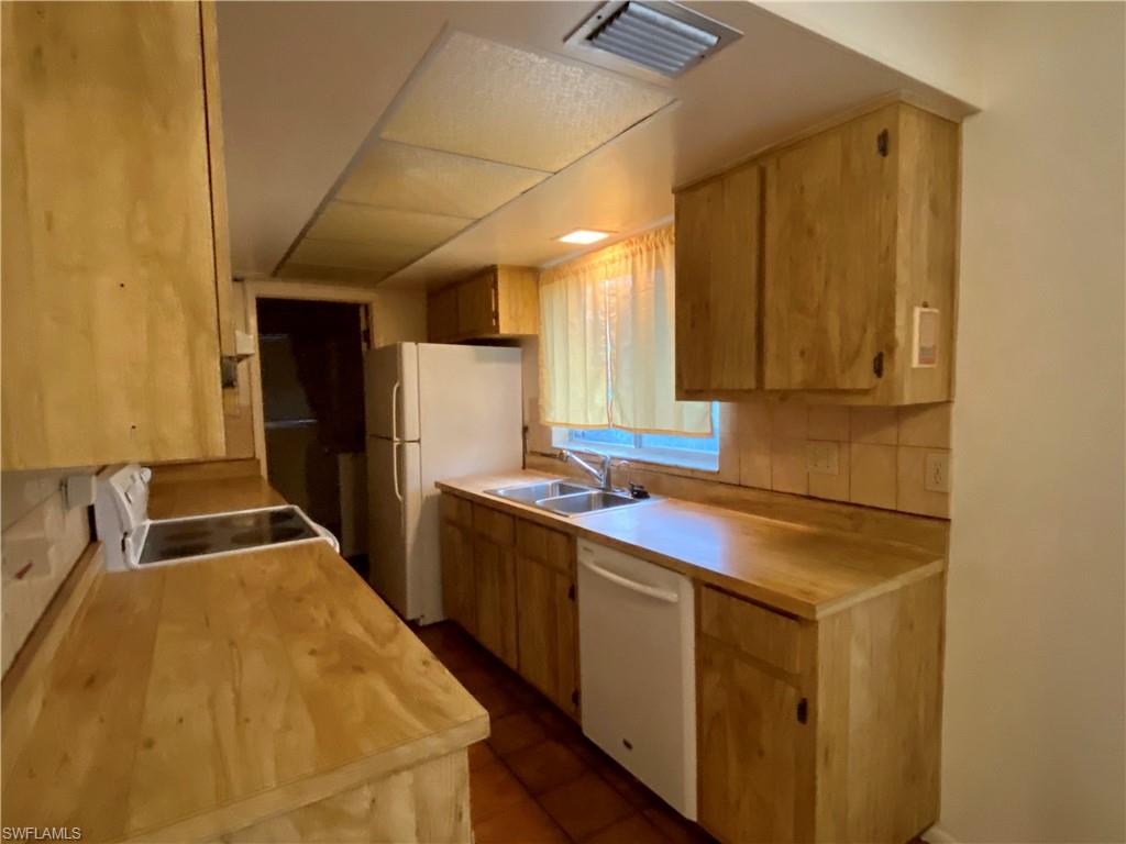 FOXMOOR PINES - Residential