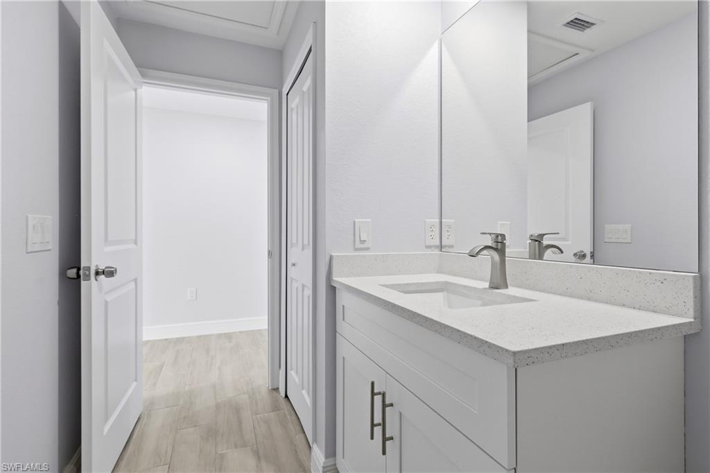 LINCOLN PARK - Residential Lease