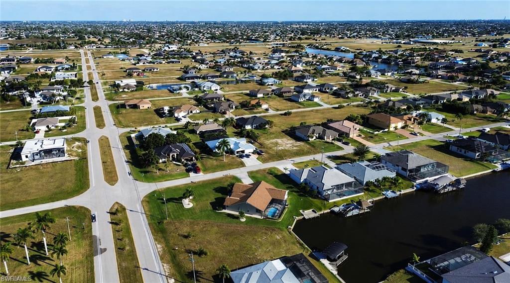 CAPE CORAL - Land