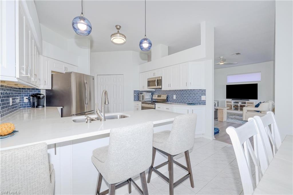 FOUNTAIN LAKES - Residential Lease