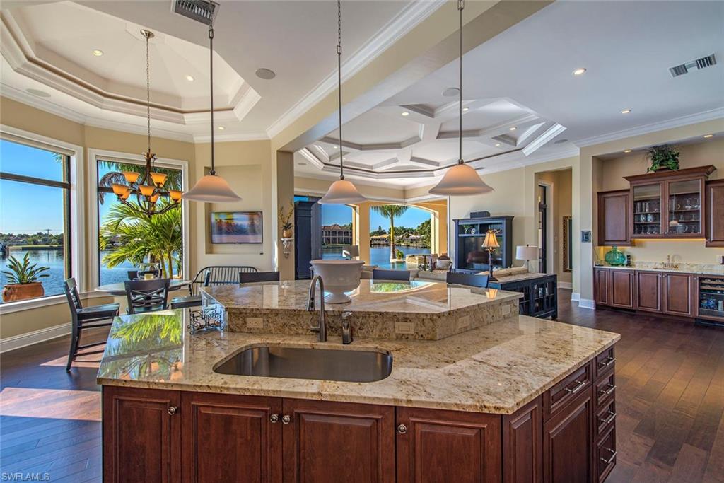 MARCO BEACH - Residential