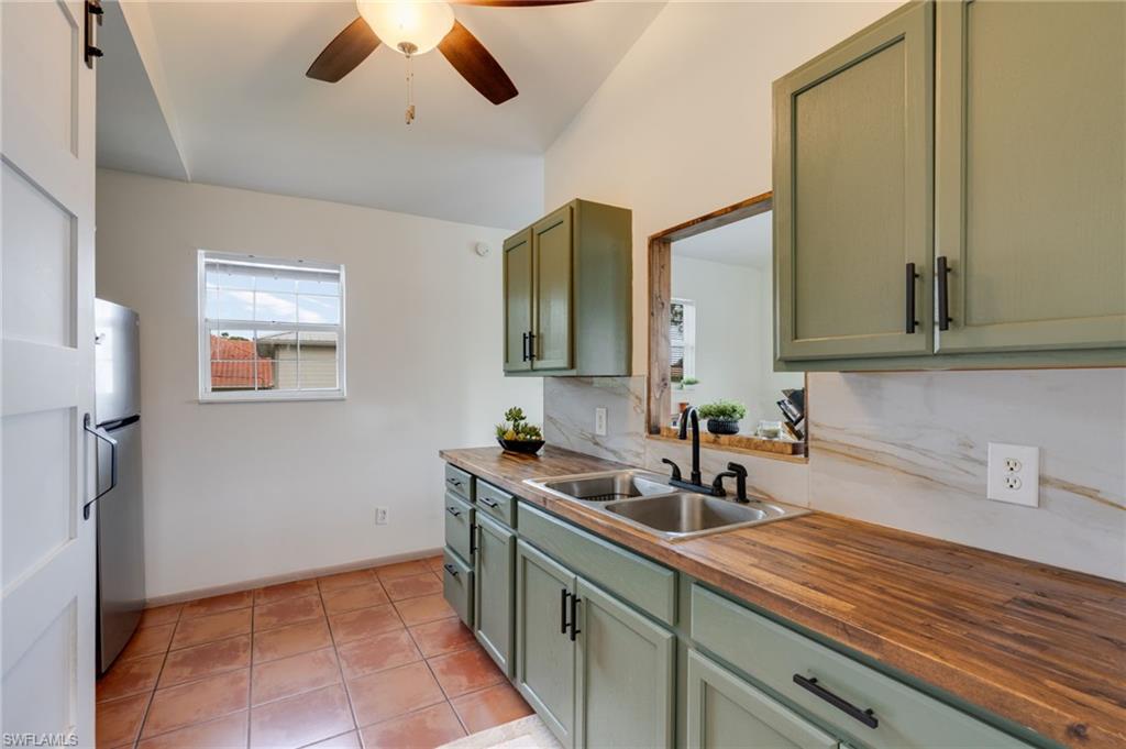SAN CARLOS PARK - Residential