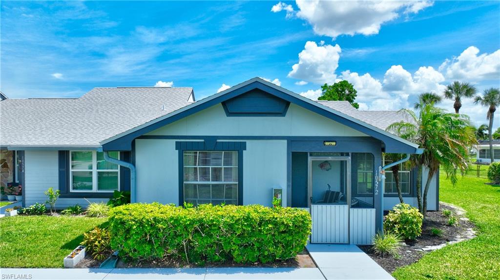 Very desirable Beacon Square Community!!! This home features 2 bedrooms, 2 baths, all appliances including washer and dryer, very large lanai and open patio for entertainment or taking in the beautiful Florida sunsets. The community features a heated pool and very quiet streets.  This end unit is in move in condition. Low HOA dues.  New A/C in 2024. See this one and your search will be over!