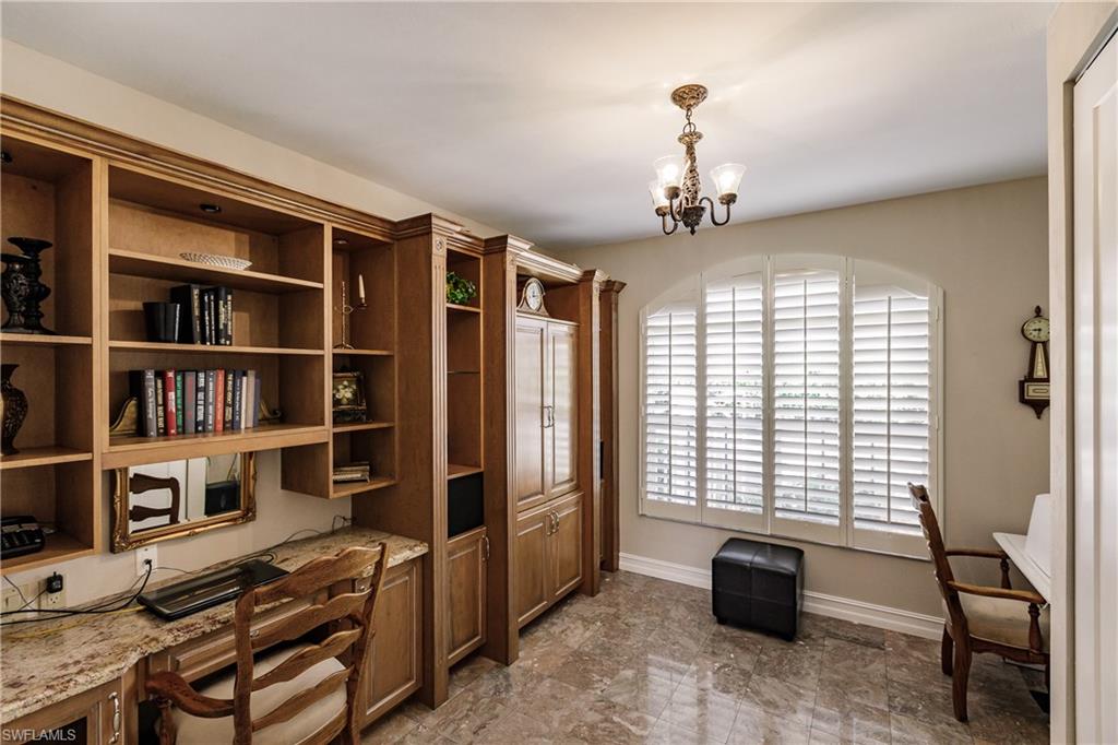 LONGSHORE LAKE - Residential
