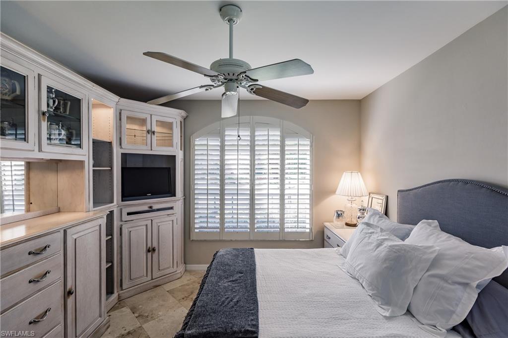 LONGSHORE LAKE - Residential