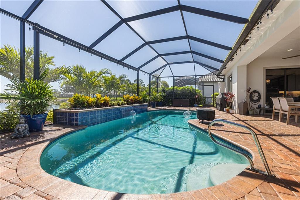 COUNTRY CLUB - Residential