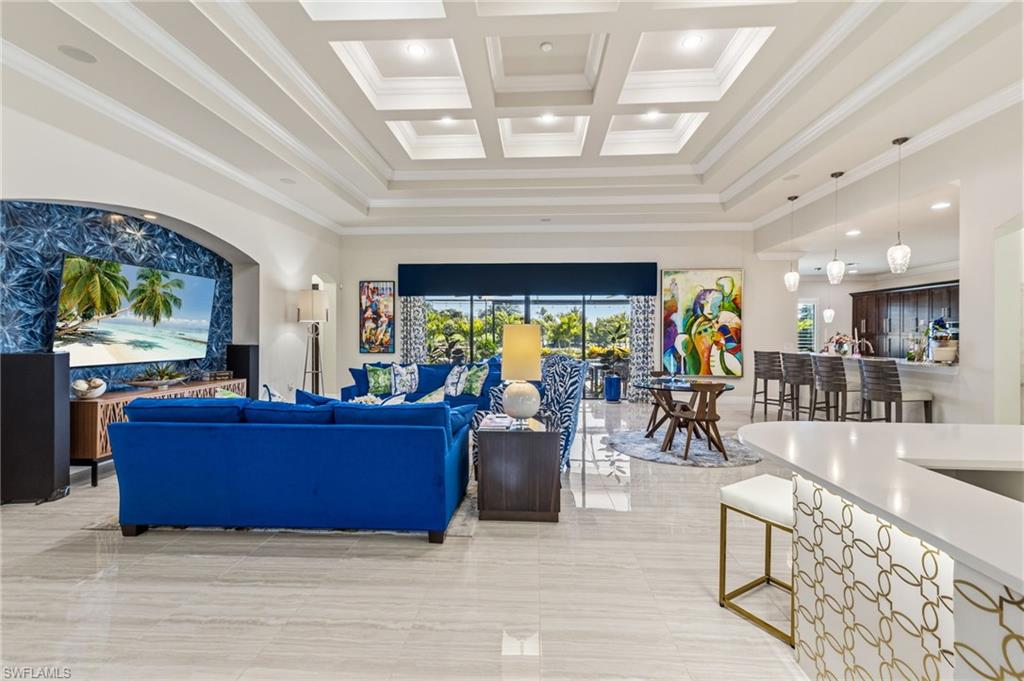 COUNTRY CLUB - Residential