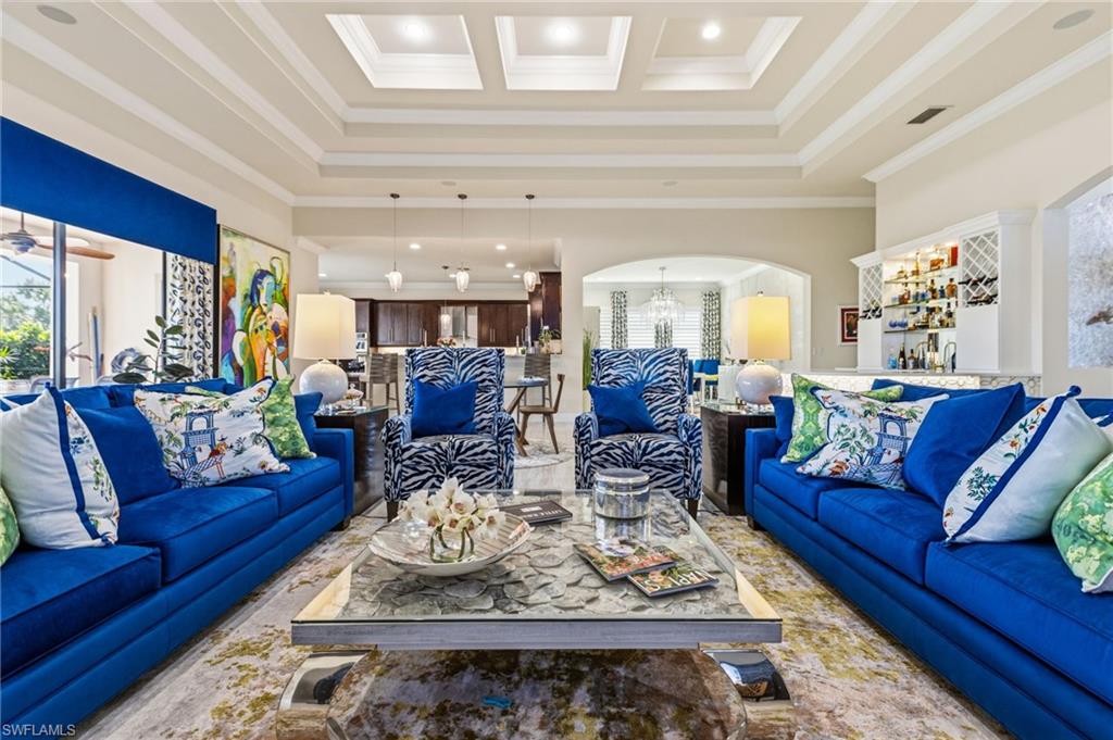COUNTRY CLUB - Residential