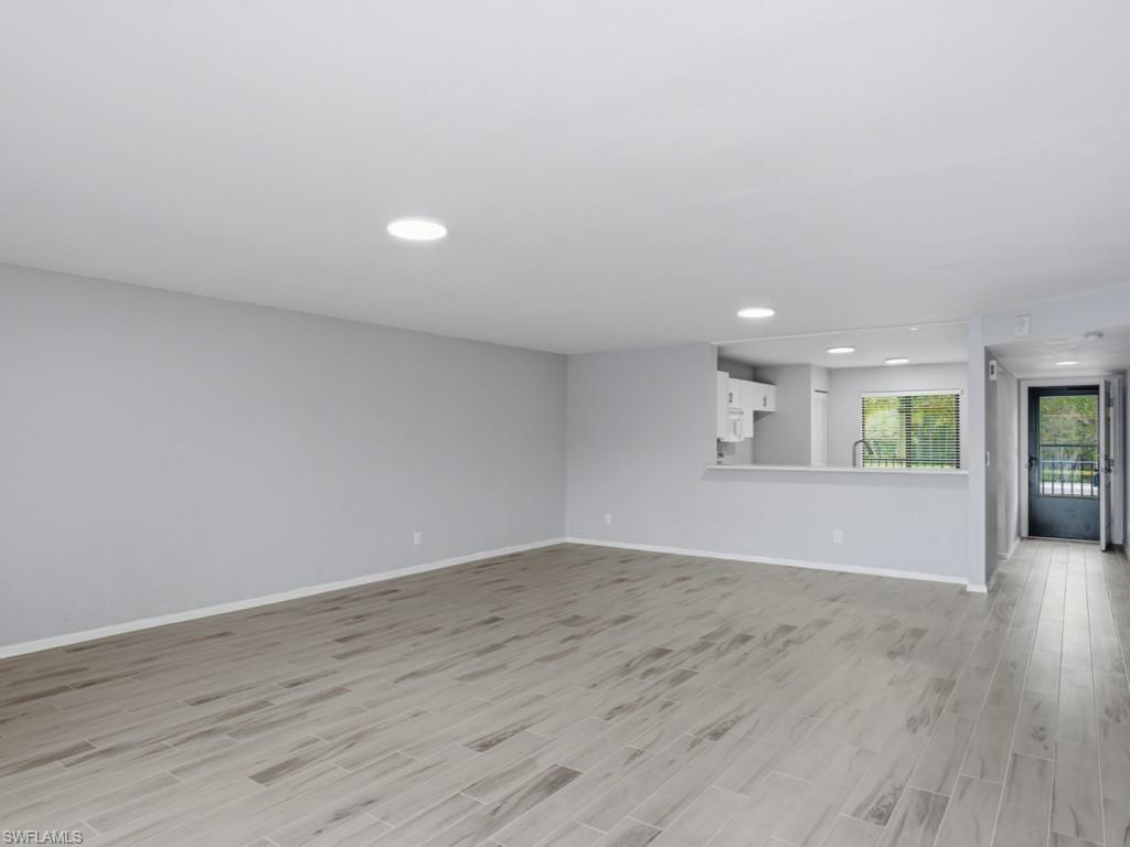 DEAUVILLE LAKE CLUB - Residential