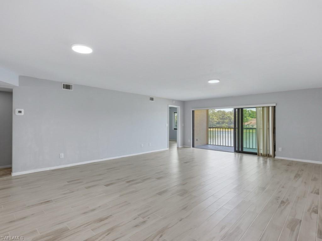DEAUVILLE LAKE CLUB - Residential