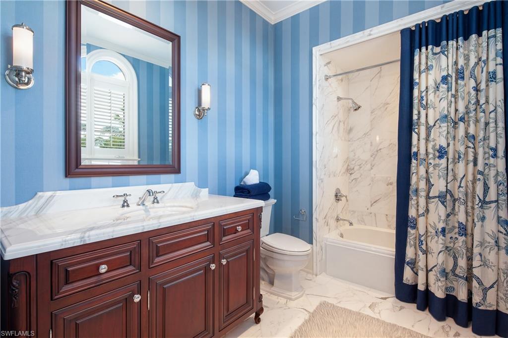 ESCADA AT TIBURON - Residential