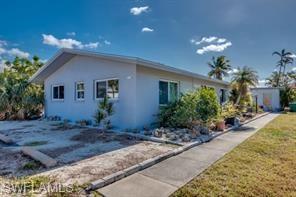 If you are looking for a investment opportunity this could be the right choice. This property has been remodeled. Roof was renewed in 2020. One unit of the duplex is currently rented to a long term renter.
The property has a beautiful water view and Gulf access. 
The duplex  is located in SE Cape Coral in a friendly neighborhood  wich is close to shopping possibilities as well to restaurants. Just stop by and take a look.