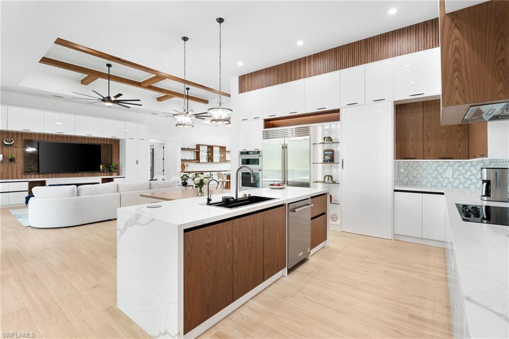 LIVINGSTON WOODS - Residential