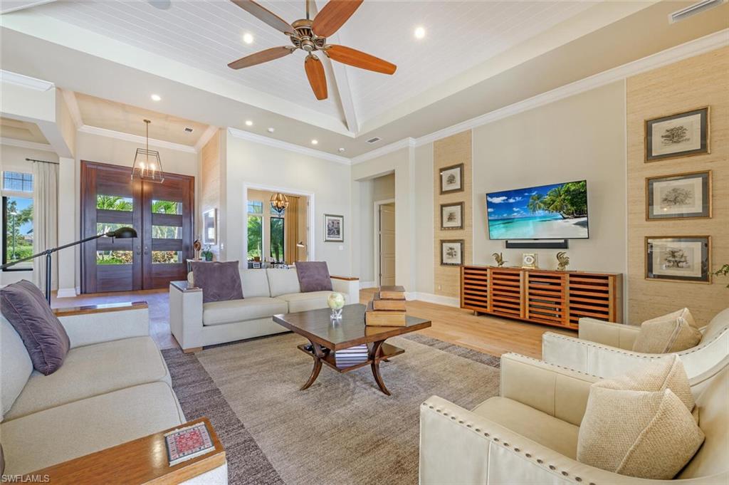 TWIN EAGLES - Residential