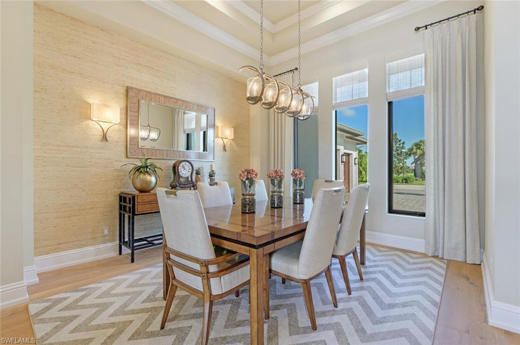 TWIN EAGLES - Residential