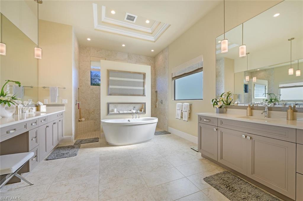 TWIN EAGLES - Residential