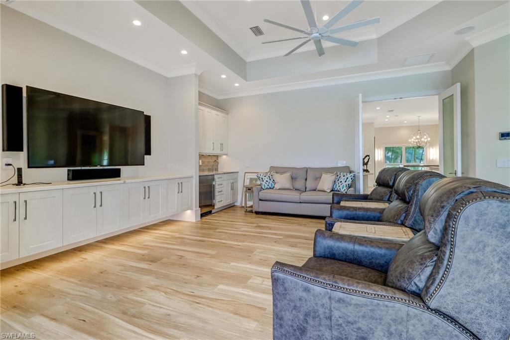 MARCO BEACH - Residential