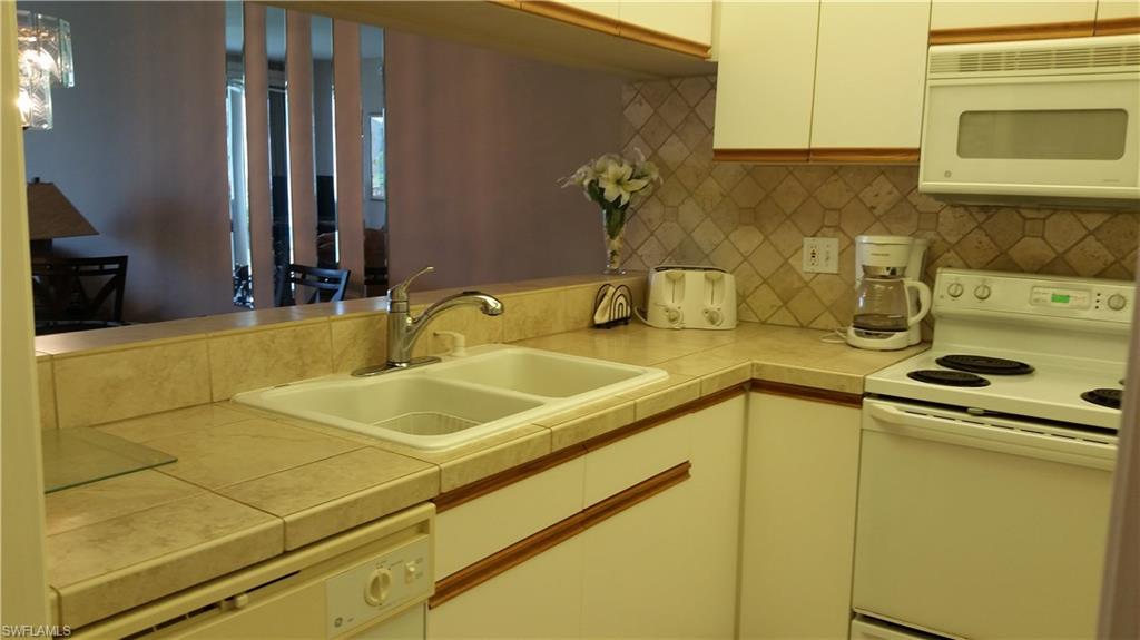 GOLFVIEW GOLF & RACQUET CLUB - Residential