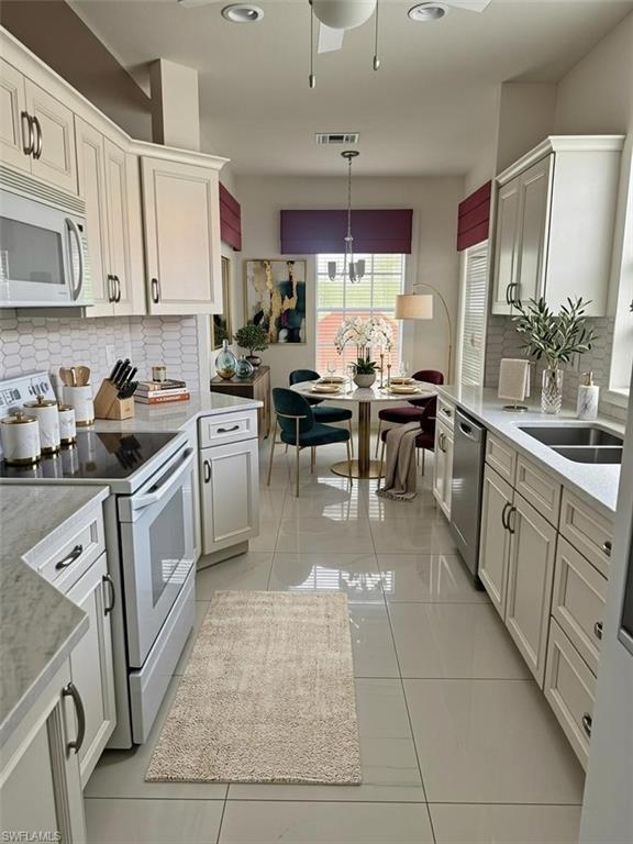 LAGUNA ROYALE - Residential Lease