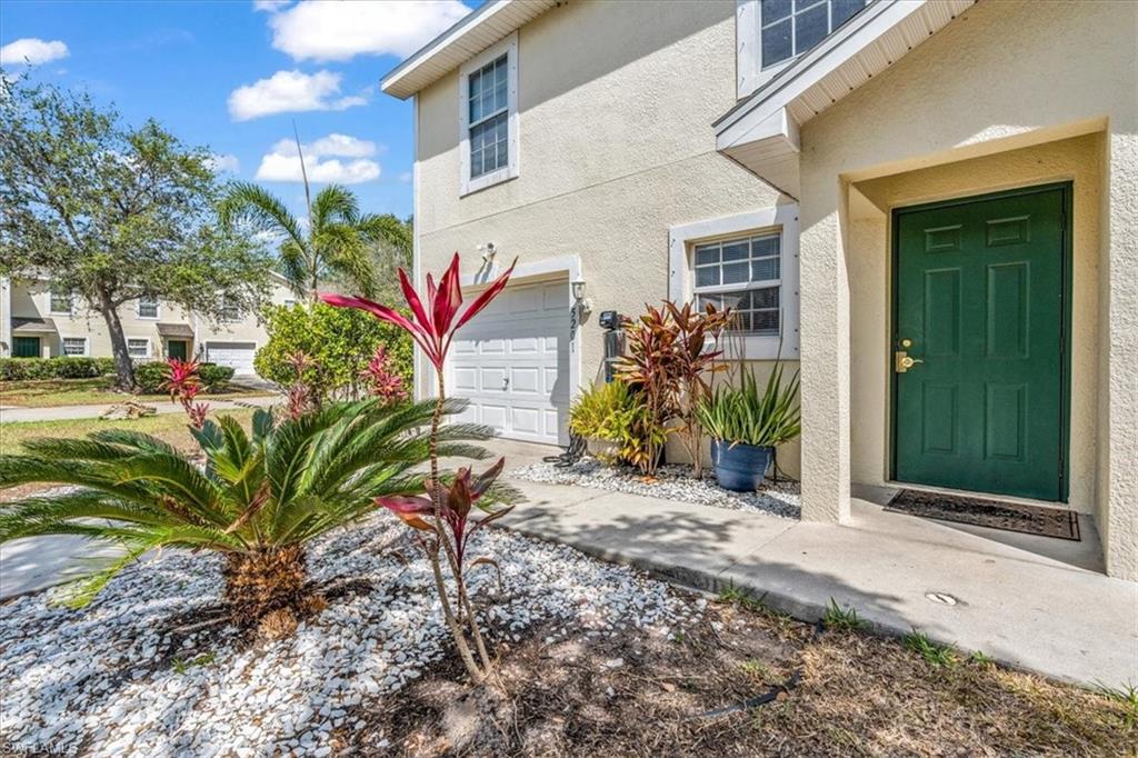 Located just off US-41 in the Oak Crest Villas community, this well-kept 3-bedroom, 2.5-bath home is available for an annual lease. Inside, you’ll find tile flooring, granite kitchen countertops, stainless-steel appliances, a reverse-osmosis water system, and a Ring doorbell for added peace of mind. The attached one-car garage provides extra storage, and the extended driveway accommodates parking for three vehicles. A new central HVAC system and upstairs laundry add everyday convenience. Rent covers HOA dues, lawn care, and exterior pest service, along with access to the community pool. Vacant and easy to show; HOA approval required before move-in.