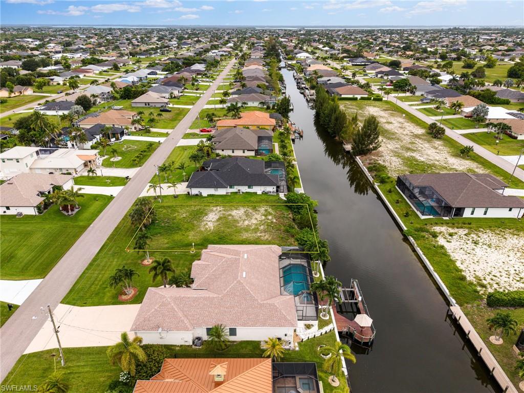 CAPE CORAL - Land