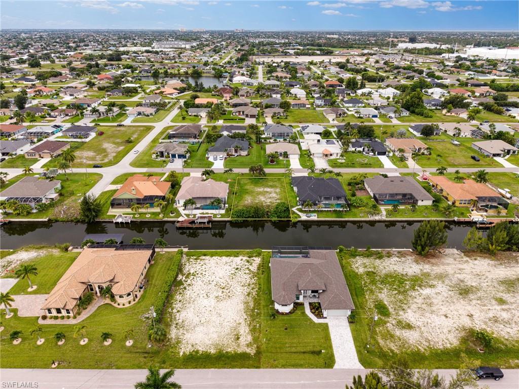 CAPE CORAL - Land