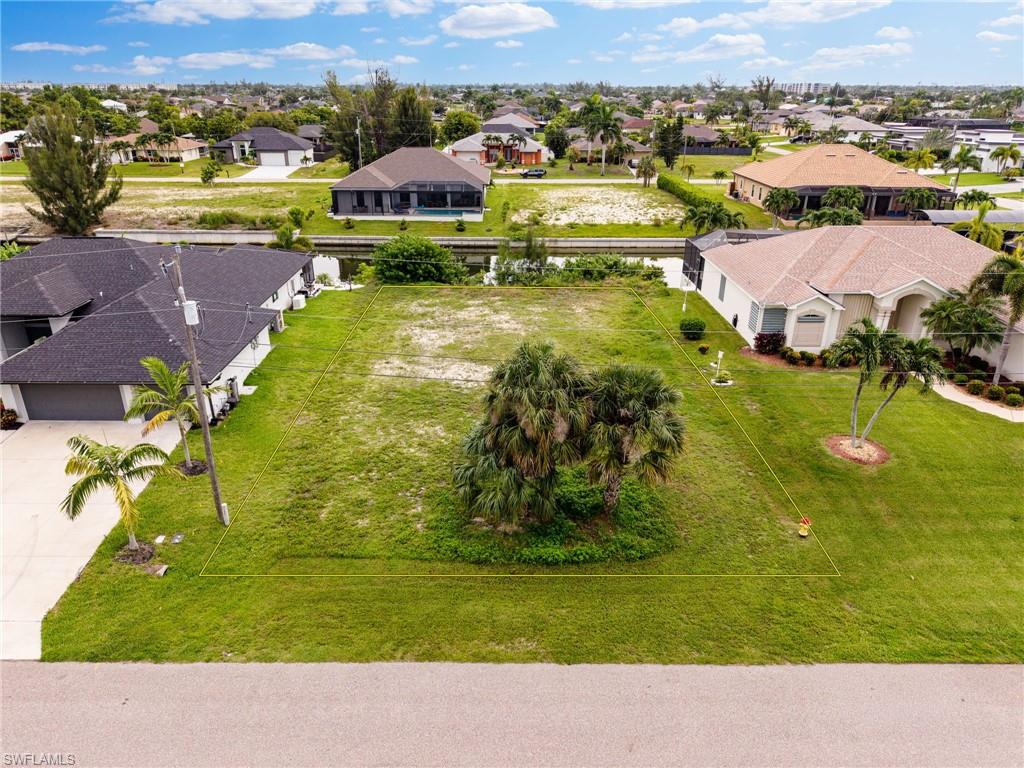 CAPE CORAL - Land