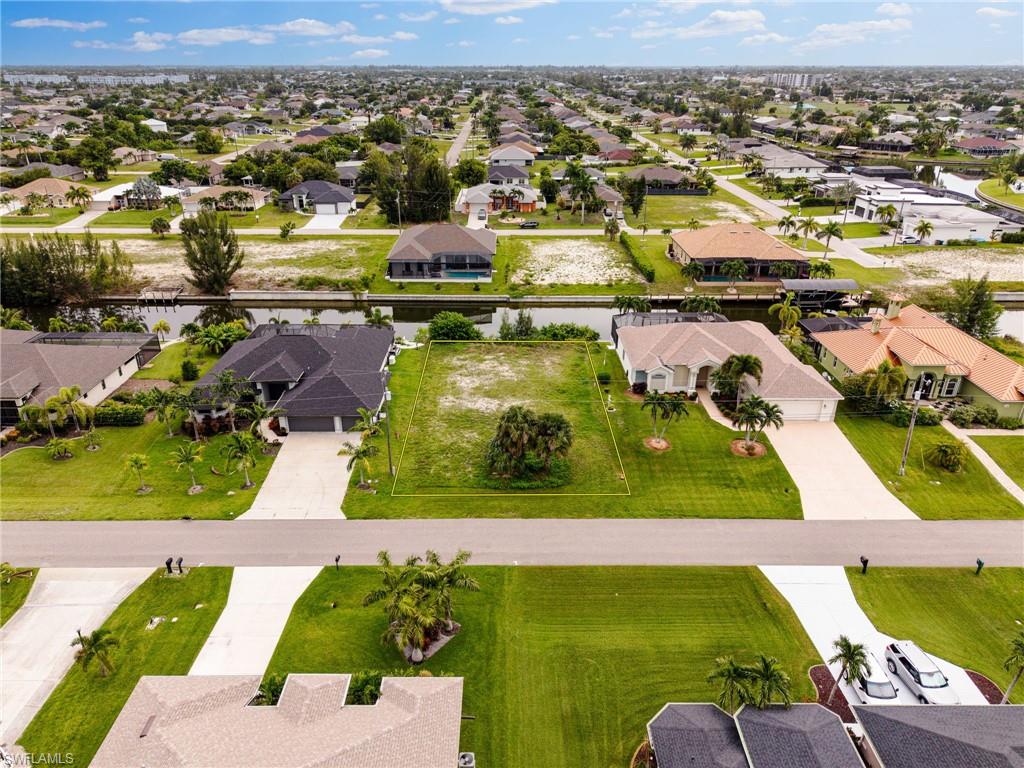 CAPE CORAL - Land