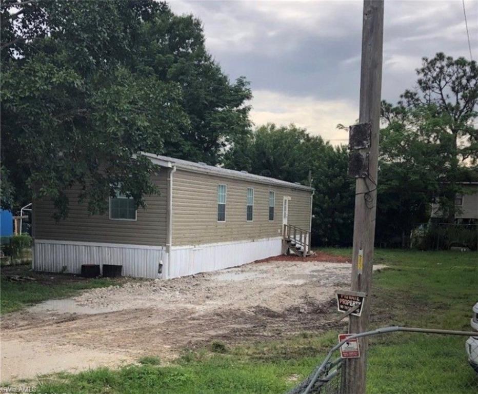 Attention Investors or Home Buyers, Fairly new 2017 3 bedroom 2 bath mobile home sits on .16 acre lot, Inside is in great condition always maintained AC and pest control. Current tenants willing to stay, Seller financing available! 
Makes a great starter home or investment property.
