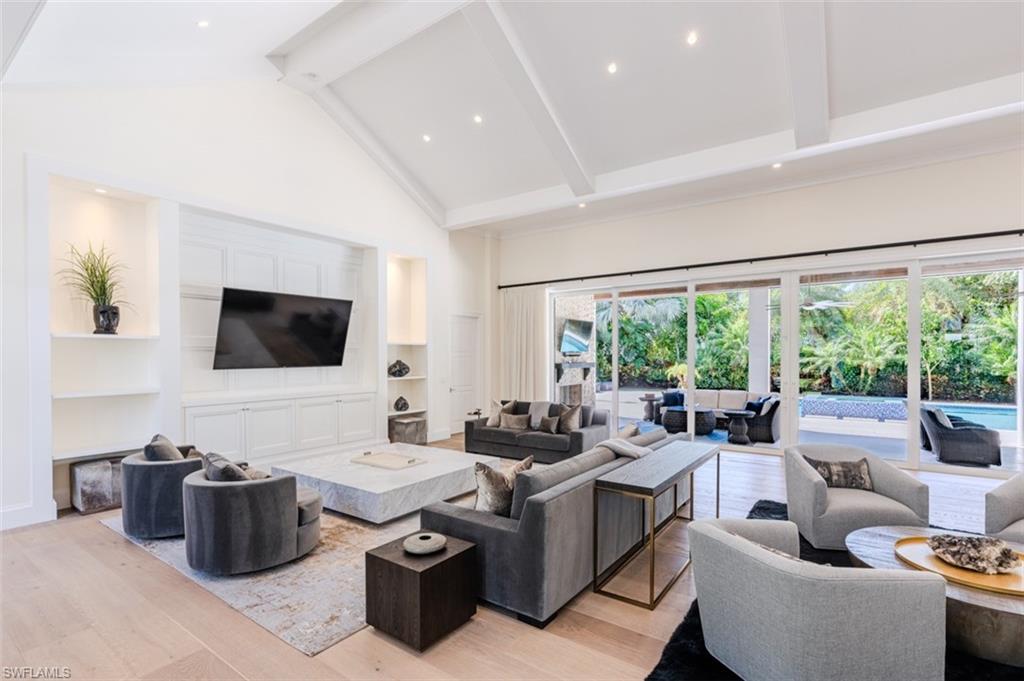 PELICAN BAY WOODS - Residential