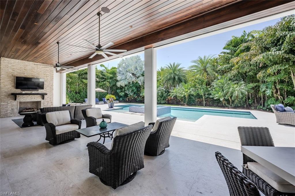 PELICAN BAY WOODS - Residential