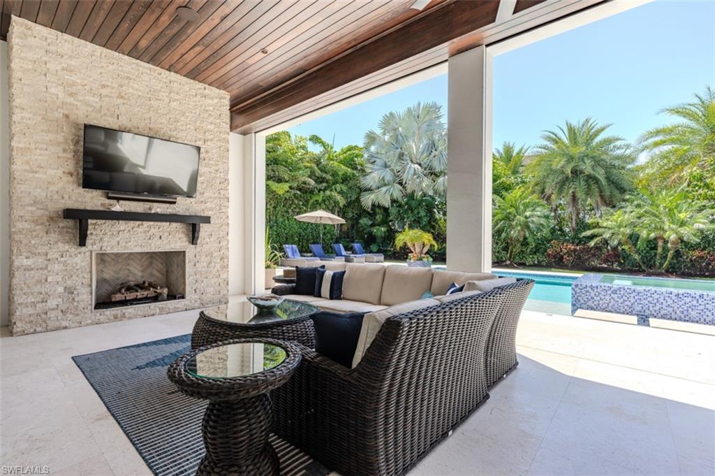 PELICAN BAY WOODS - Residential