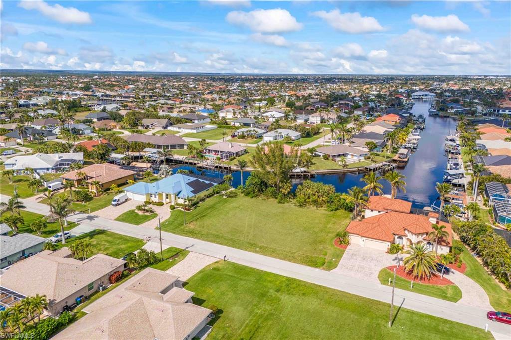 CAPE CORAL - Land