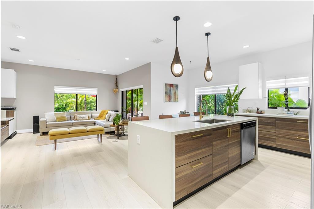 MAPLE RIDGE - Residential