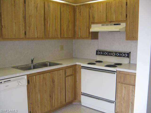 PARKWOODS TOWNHOUSE COMMUNITY - Residential