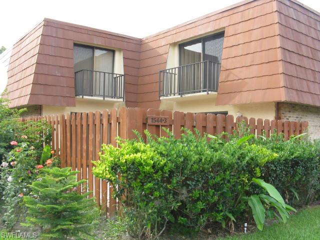 CONVENIENTLY LOCATED ON PARK MEADOWS DRIVE, BETWEEN SUMMERLIN AND US 41. THIS TOWNHOUSE OFFERS THE FEEL OF A SINGLE FAMILY HOME WITH ITS PRIVATE 16'X23' COURTYARD. IT HAS ITS ASSIGNED PARKING FOR 2 VEHICLES AND ITS OWN LAUNDRY ROOM WITH FULL SIZE WASHER AND DRYER. THE COMMUNITY SWIMMING POOL IS AVAILABLE FOR YOUR SWIMMING PLEASURE. CALL TODAY FOR A VIEWING