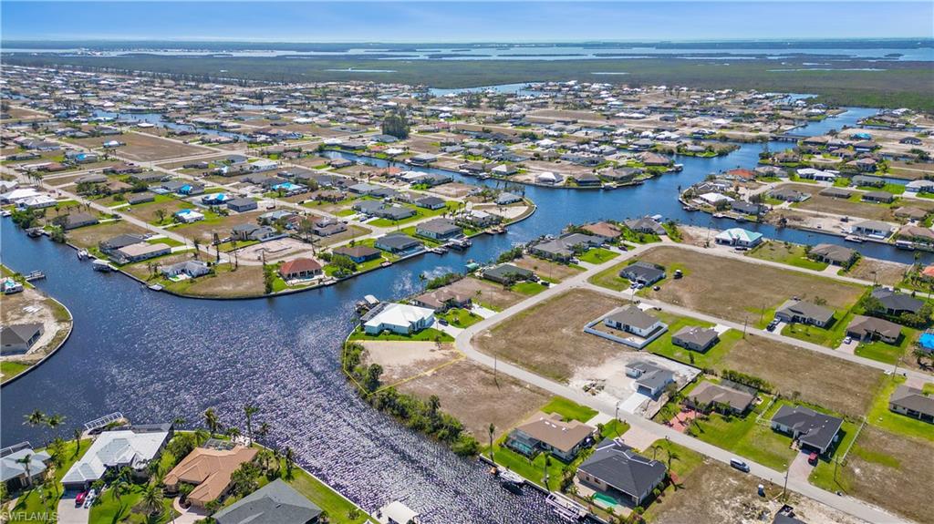 CAPE CORAL - Land