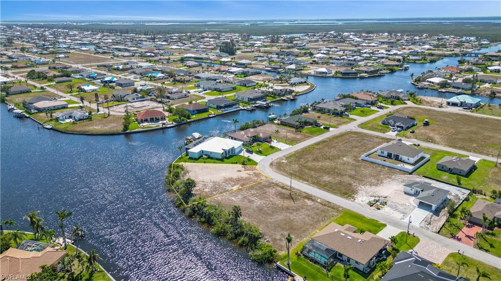 CAPE CORAL - Land