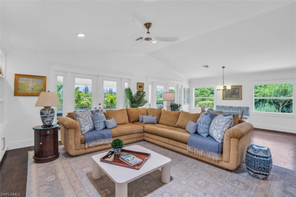 WILLOUGHBY ACRES - Residential