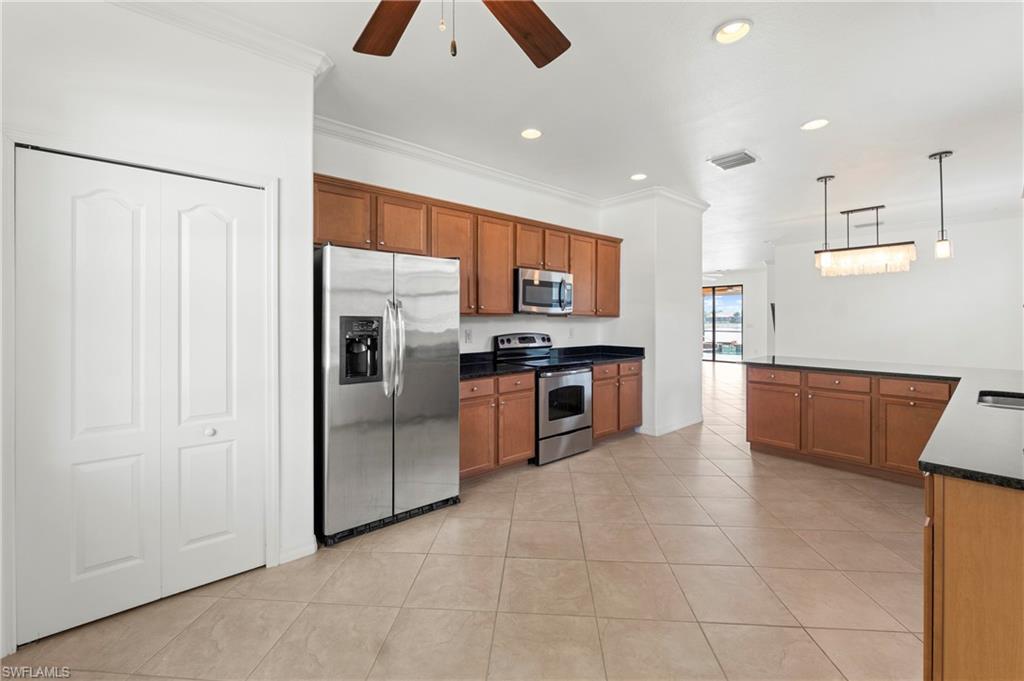 PROMENADE WEST - Residential