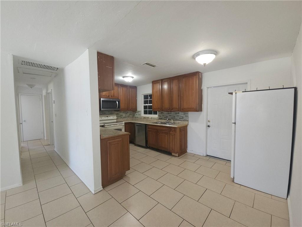 SABLE PALMS - Residential Lease