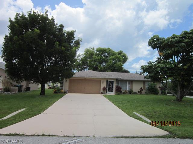 EXCELLENT LOCATION - ACROSS FROM WATERFRONT HOMES.  CONVENIENT TO SHOPPING, RESTAURANTS, ENTERTAINMENT, PLACES OF WORSHIP, ETC..  EXCEPTIONAL FLOOR PLAN & EXCELLENT CONDITION.  NEW KITCHEN & APPLIANCES, NEW 17" TILE, NEW CARPET, BLINDS, VERTICALS.ALL ASSESSMENTS IN AND PAID IN FULL. CENTRAL HEAT & AIR NEW IN AUGUST 2013 - 3 TON 13 SEER. AUTOMATIC SPRINKLER SYSTEM. FENCED YARD.